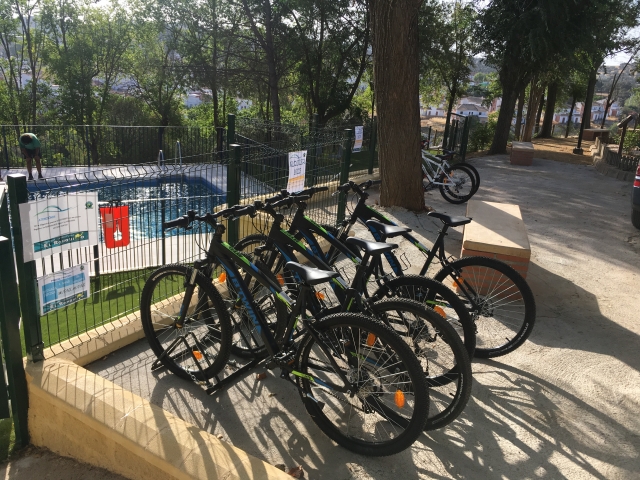  在 Ronquillo 租用自行车 