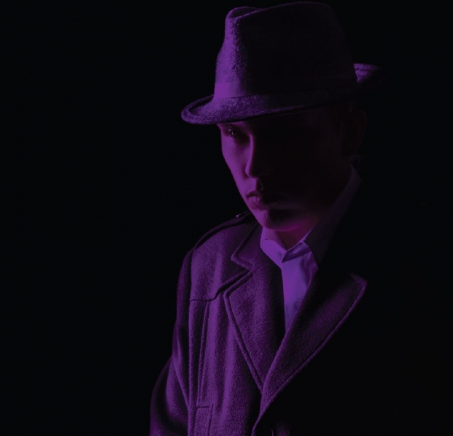 El detective John Monroe antes de ser asesinado