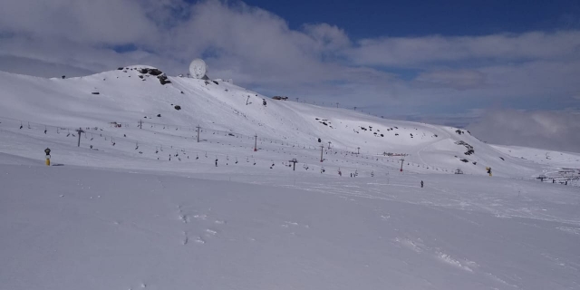  内华达山脉滑雪团体 