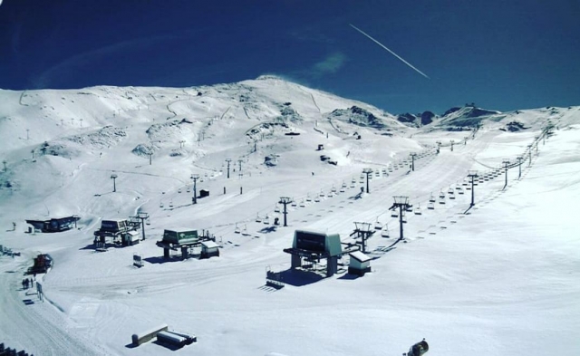 内华达山脉的白雪皑皑 