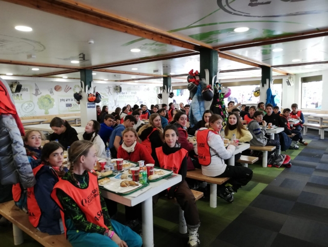  Na sala de jantar da estação 
