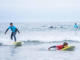 Classe de surf em grupo em Beach de Esteiro 2 horas