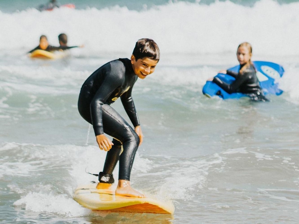 Clase de surf para todas las edades en Esteiro Clase de surf para todas las edades en Esteiro