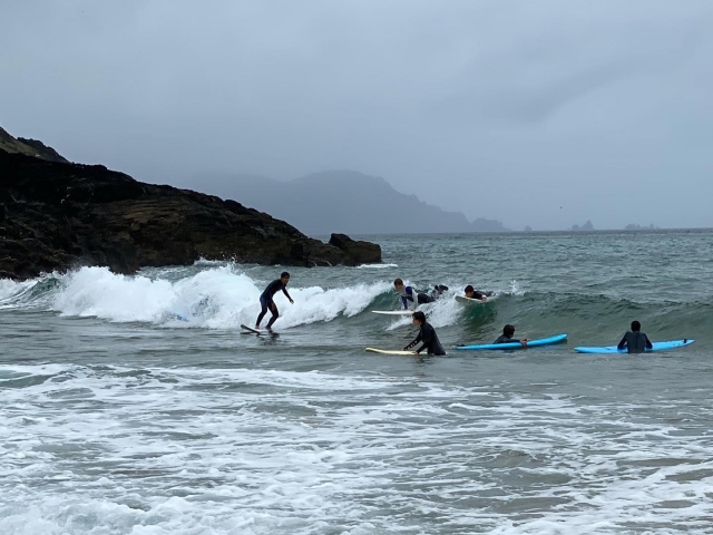 Playa de esteiro的冲浪课程为2小时