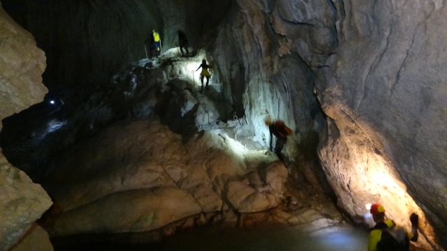  Caving in the Cueva del Gato aquatic cave 