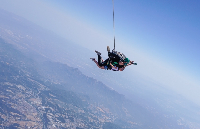  Flug und Fallschirmsprung in Barcelona 