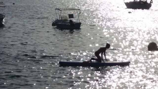  将您的冲浪板装载到船上并在船上进行活动海湾 - 999 - 离开港口