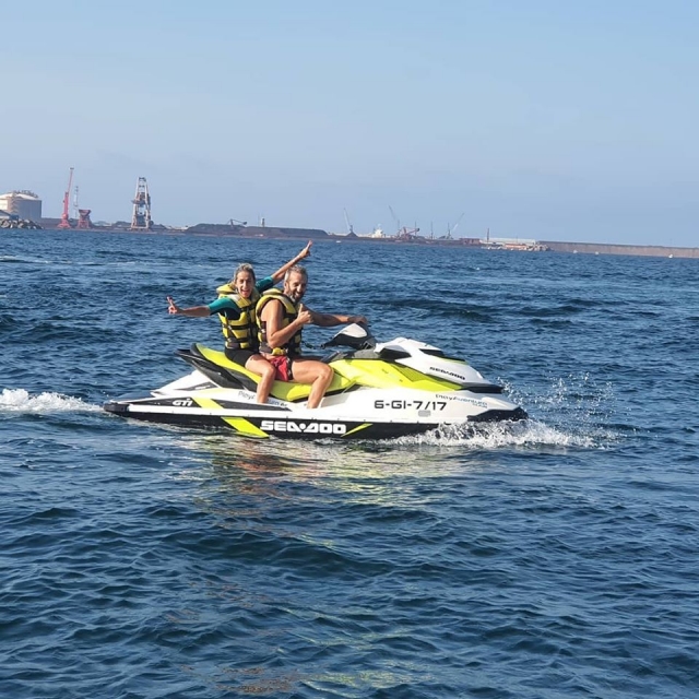 Ruta para dos en moto de agua 