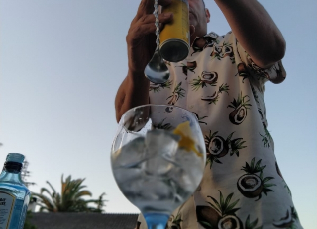  Mixing drinks 