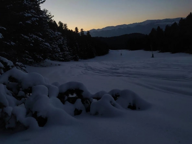  夜间马塞拉雪山谷 
