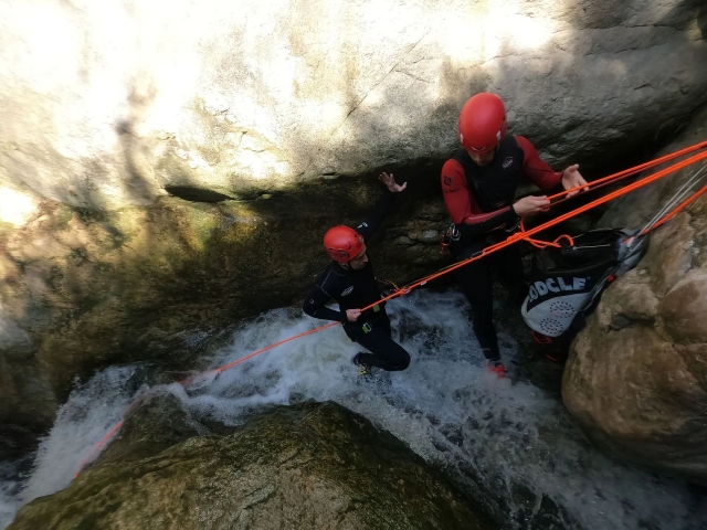  Discendendo le piccole cascate 