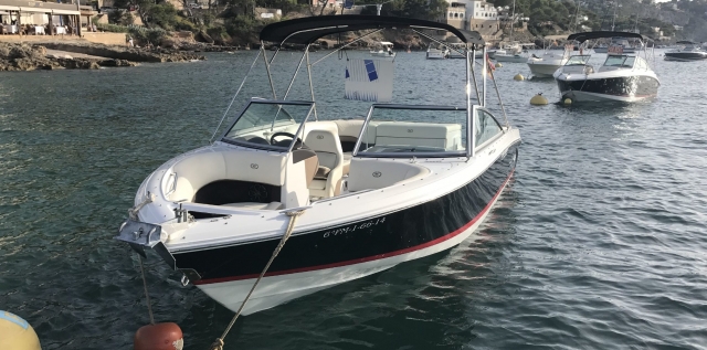  Auvent Bimmini pour se protéger du soleil 