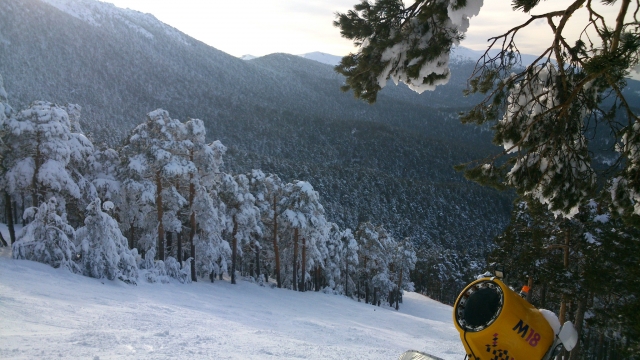  Guided route with Snowshoes Madrid 