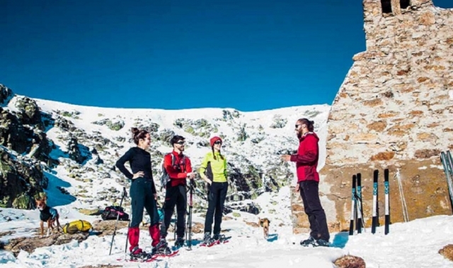  The guide will explain how the snowshoes work and will go with you throughout the entire journey through the mountain 