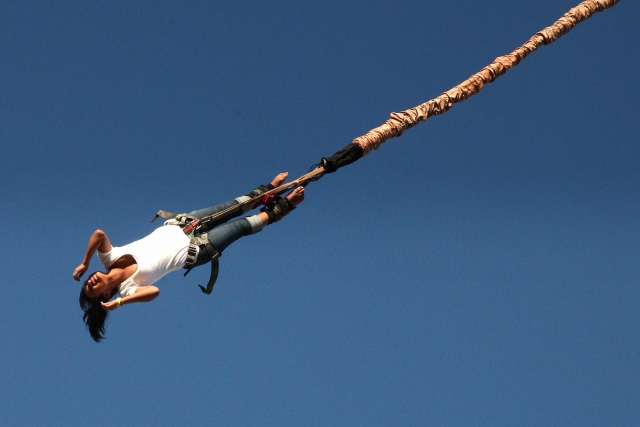  Bungee jumping a 30 metros 