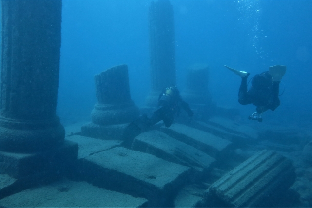 Dive through Greek ruins in Gran Canaria 
