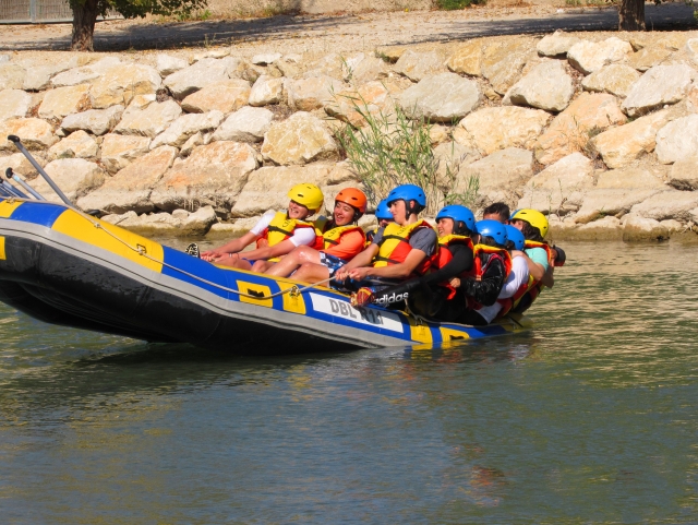 Muy divertidos con el rafting en Murcia