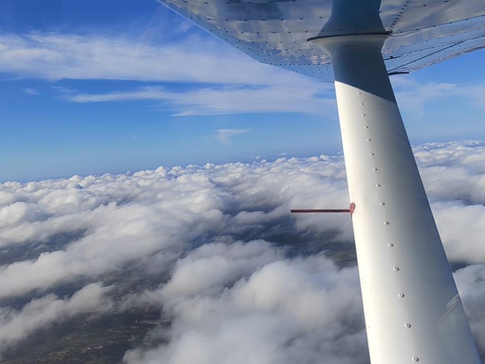  Flug über den Wolken von Cadiz 