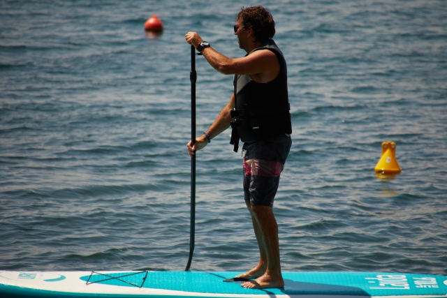 Paddle surf
