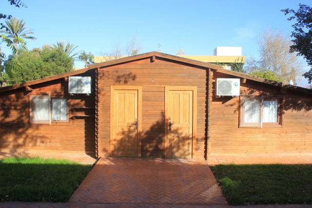  他们睡觉的小屋图片 