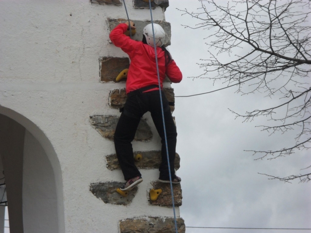  Climbing 