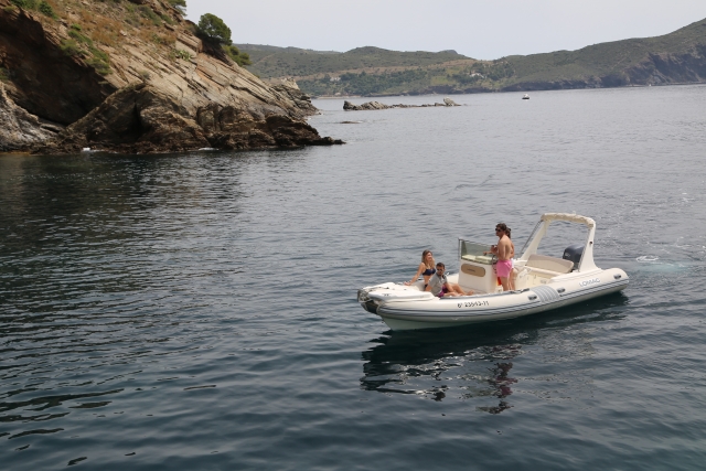  Passeio de barco em Rosas Bay 
