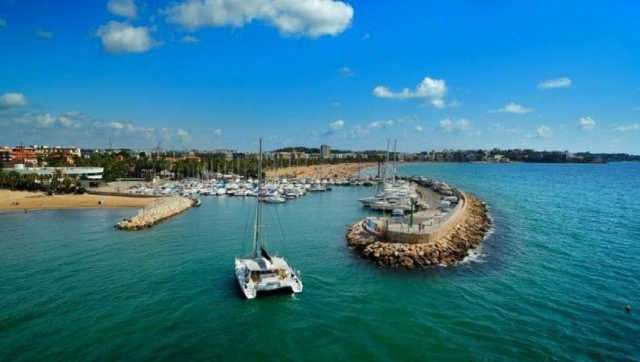  Veduta aerea del centro nautico di Salou 