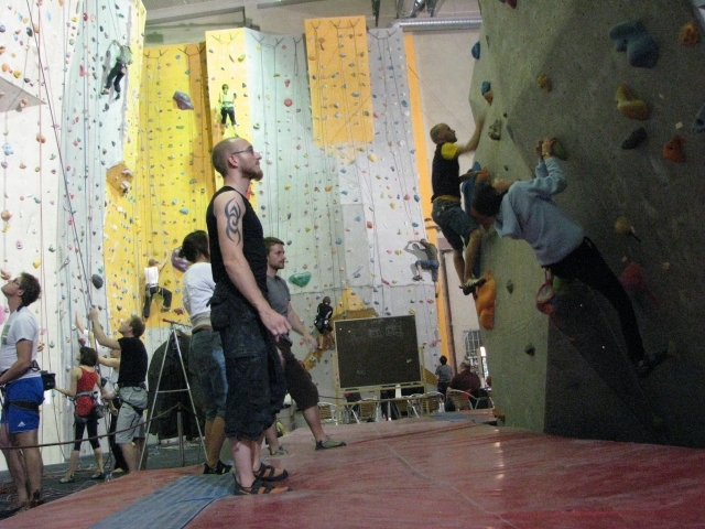  Climbing session in an indoor climbing wall 