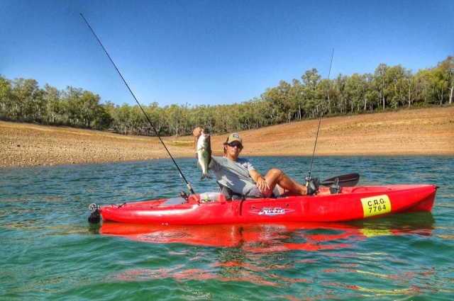  Pesca in kayak nel lago Cíjara 