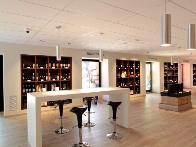 Visita la vinoteca en Cenicero