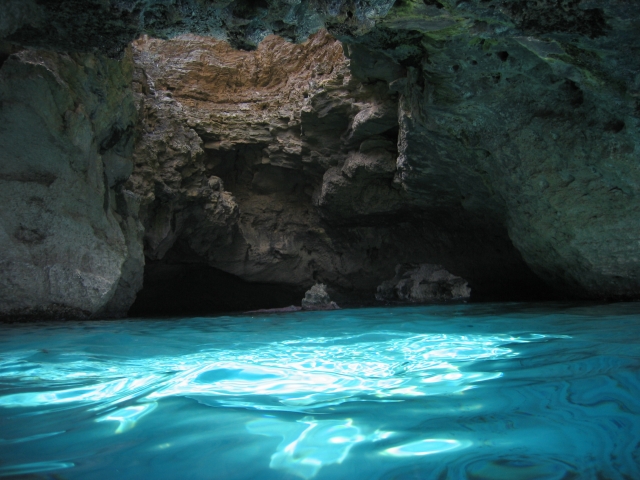  À l'intérieur d'une grotte aquatique 