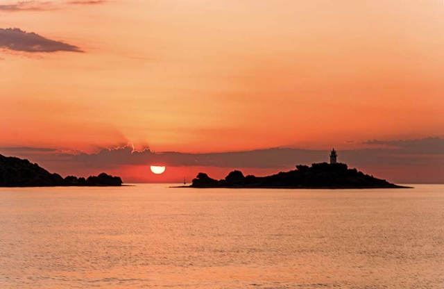 Paseo en barco por Mallorca al amanecer