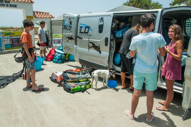Preparando el material de kite