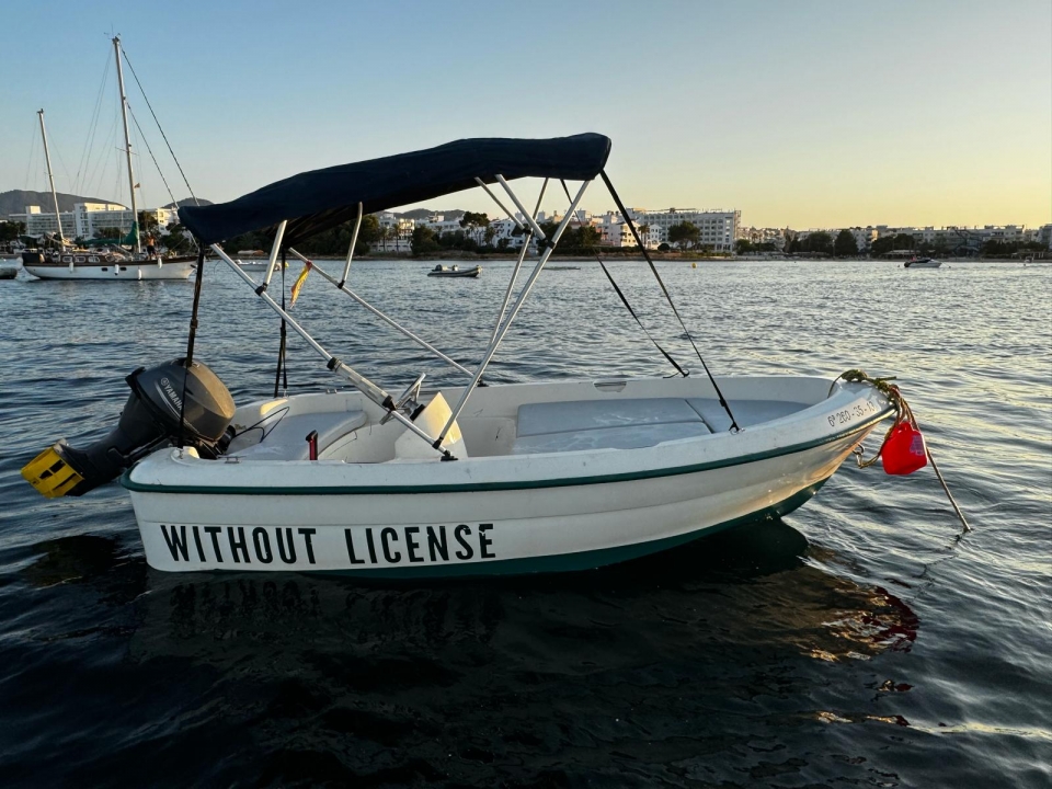 Boat rental without a license 