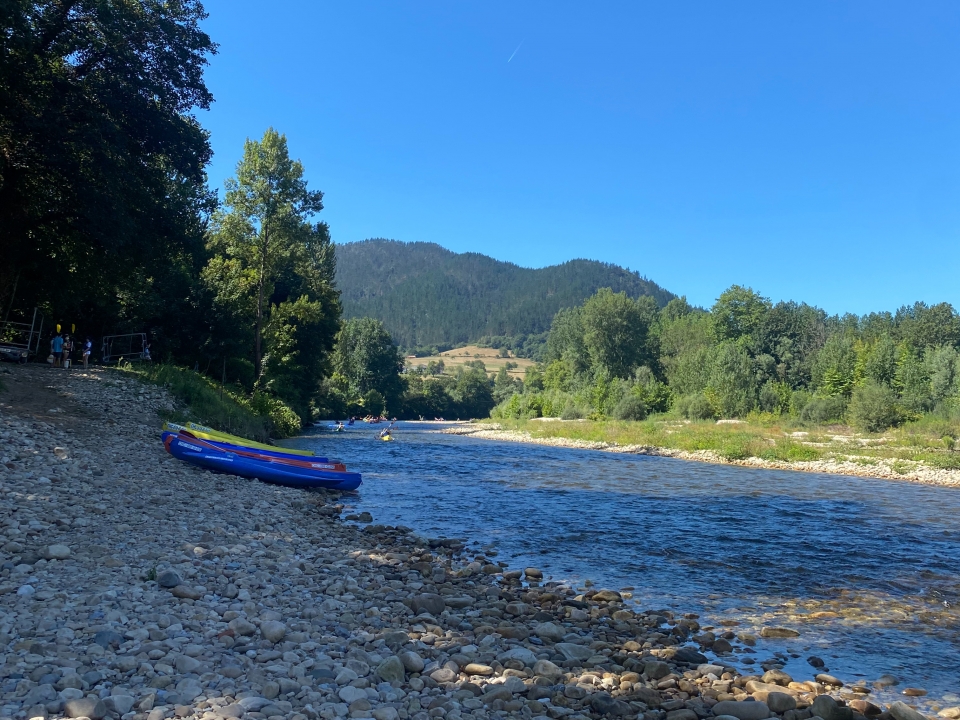  Na costa do rio 