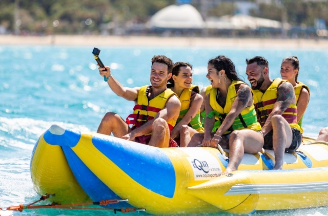 Sobre el hinchable por la costa Blanca