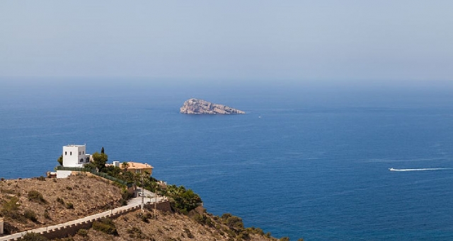 Navegando por la isla de Benidorm
