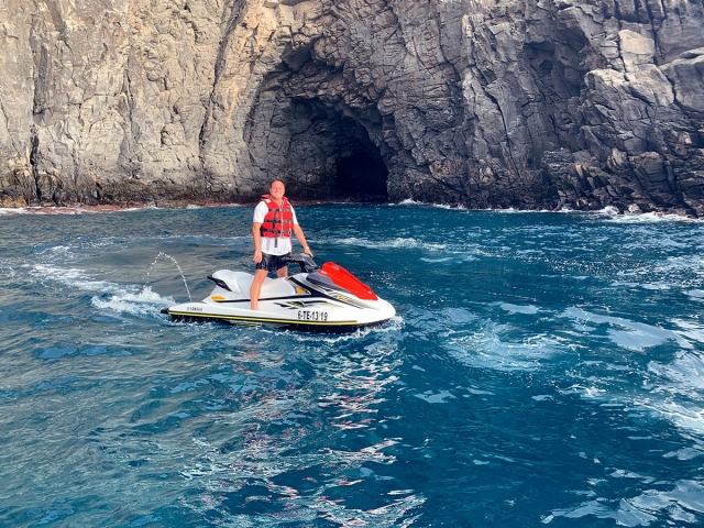 Route im einzelnen Jetski zum geschälten Berg, 2h