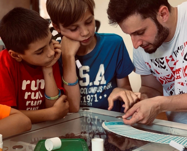 Aprendendo truques de mágica com Ramo 