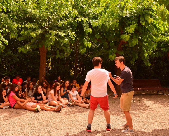  Interprétation au camp de théâtre 
