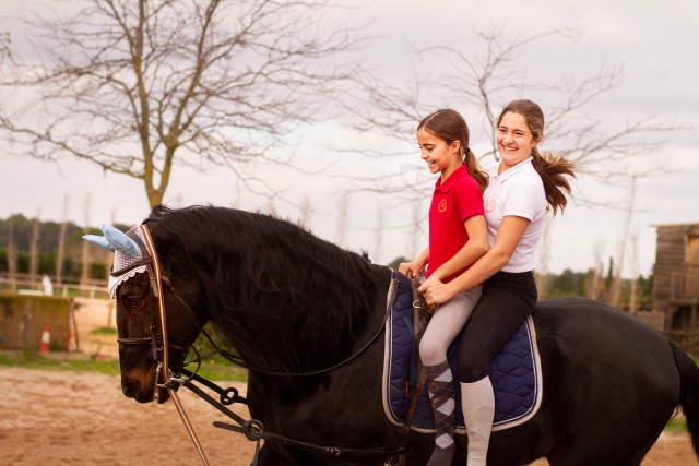 Alumnos a lomos del caballo
