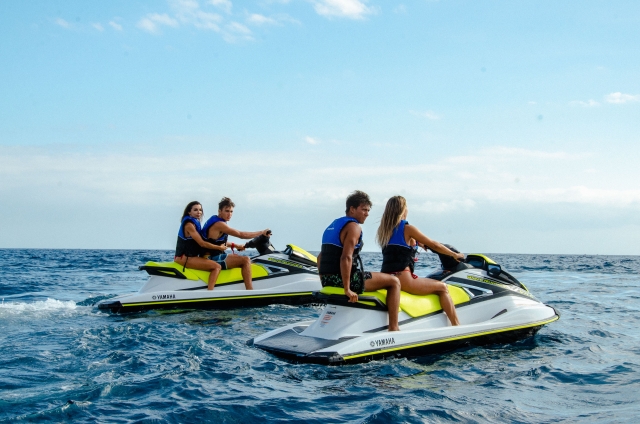  Paarausflug mit Jetski. 