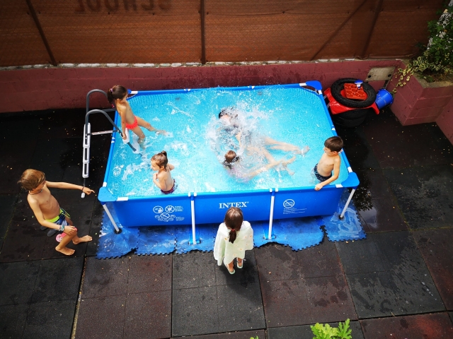  Rinfrescarsi in piscina