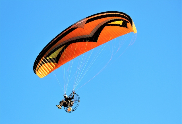 Sobrevuela Almería en paramotor