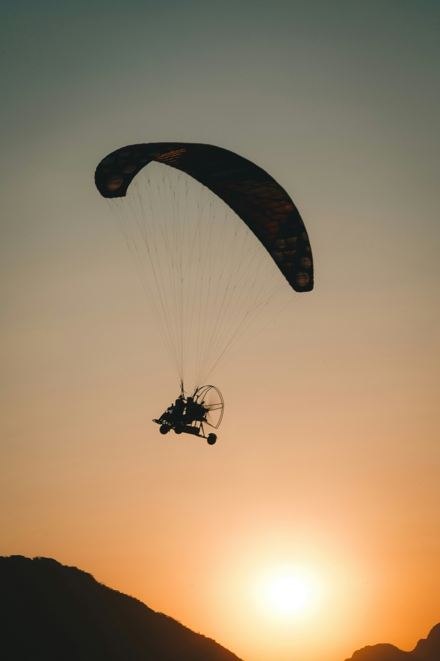  Coucher de soleil sur la plage avec le paramoteur 