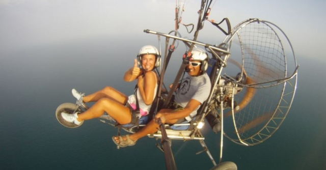 Durante o voo de paramotor 