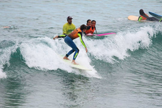 Durante la clase de surf