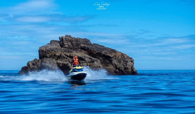 Acerando con la moto de agua