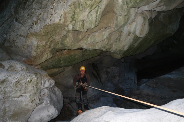  Rappelling the rock block 