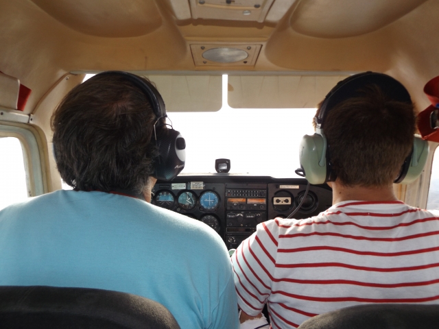  Accanto al pilota nella cabina di pilotaggio 